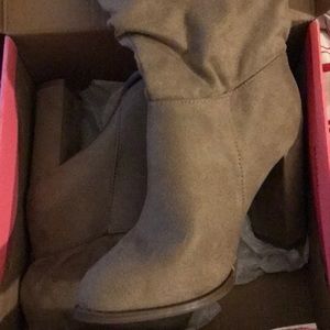 Beige boots